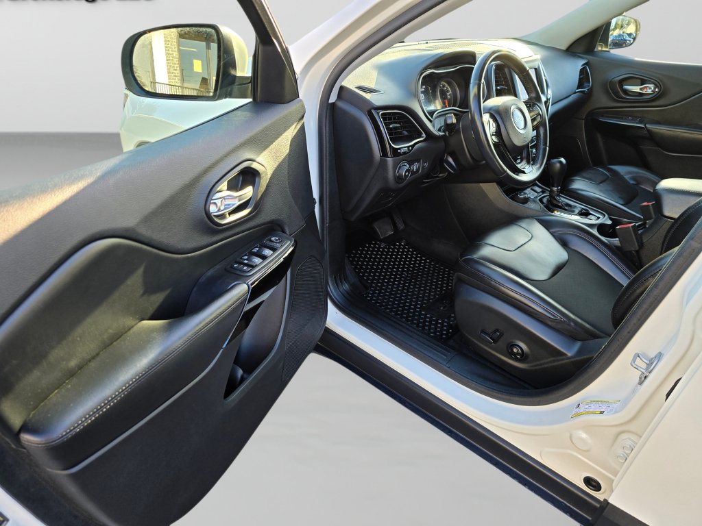 Used 2019 Jeep Cherokee Latitude Plus AWD/4WD image 21