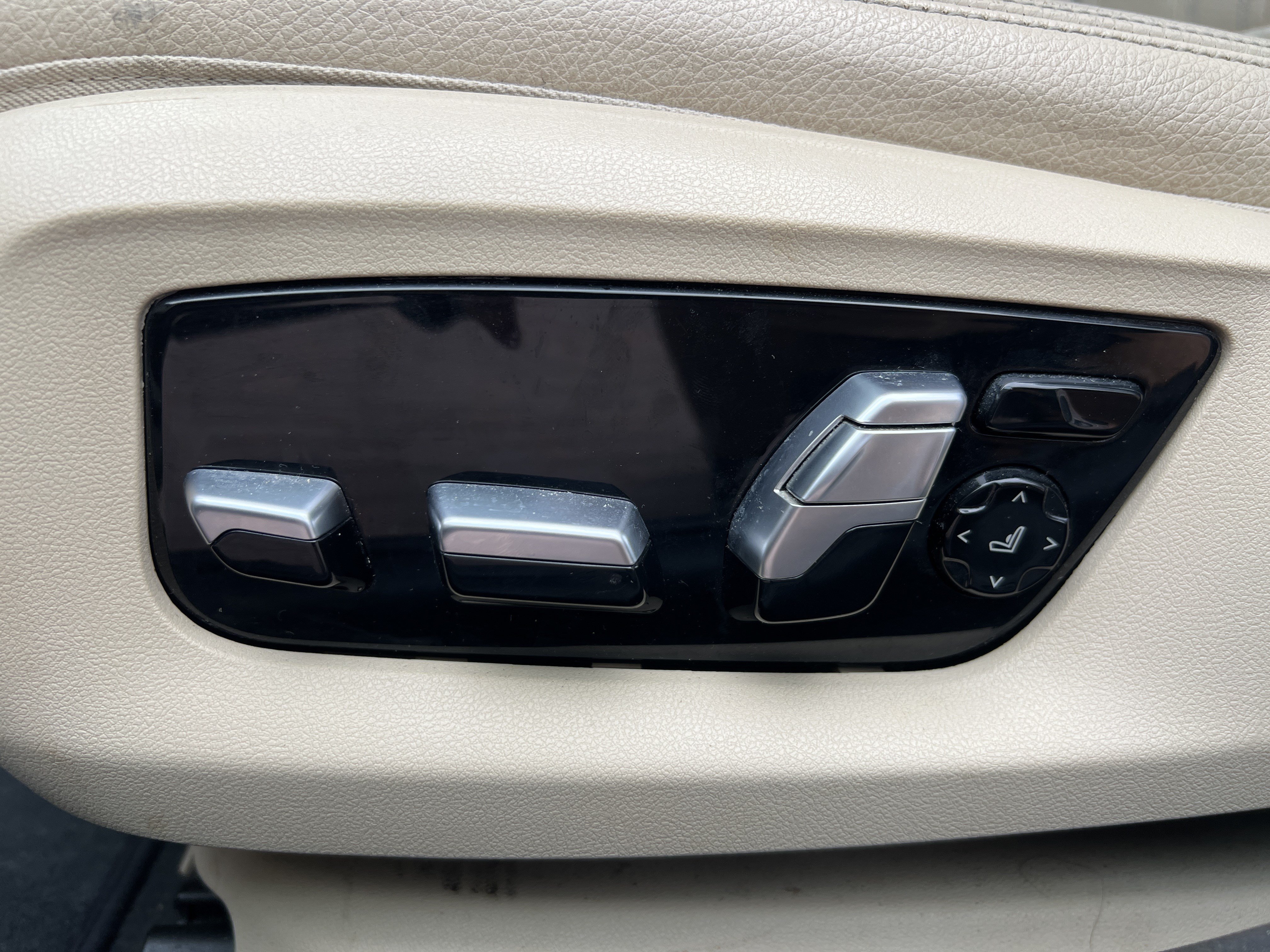 Used 2020 BMW 540i xDrive w/ M Sport Package AWD/4WD image 38
