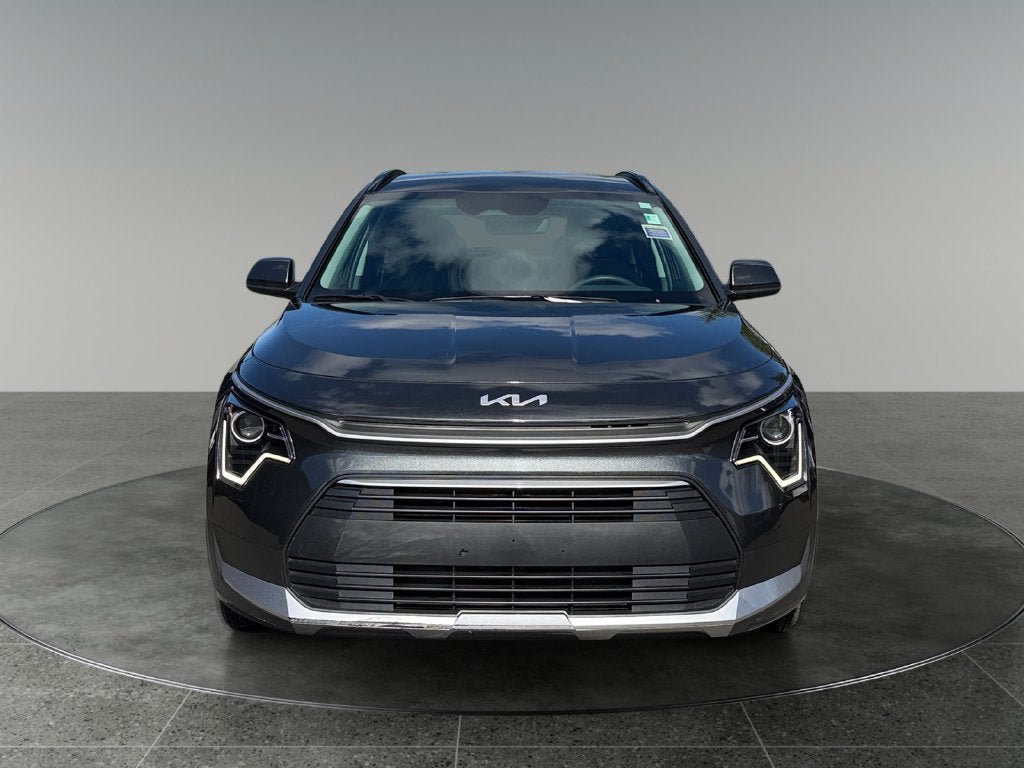Used 2025 Kia Niro LX FWD image 2