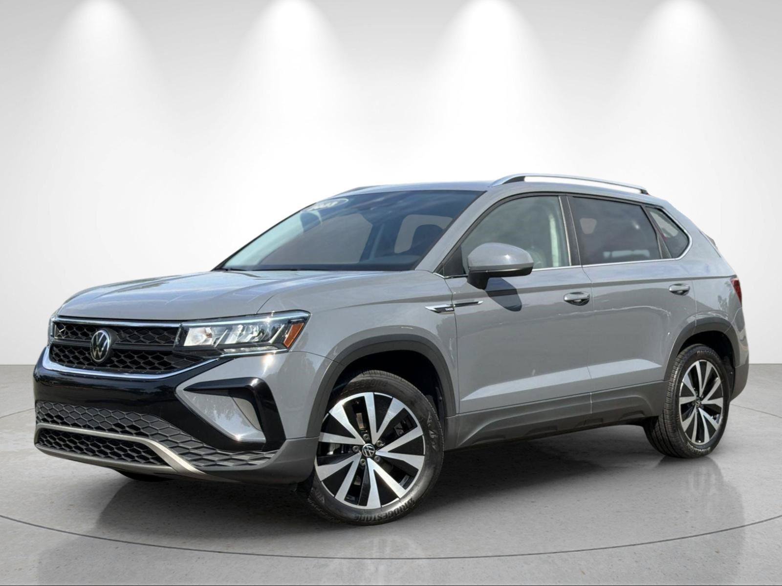 Used 2023 Volkswagen Taos SE w/ Panoramic Sunroof Package