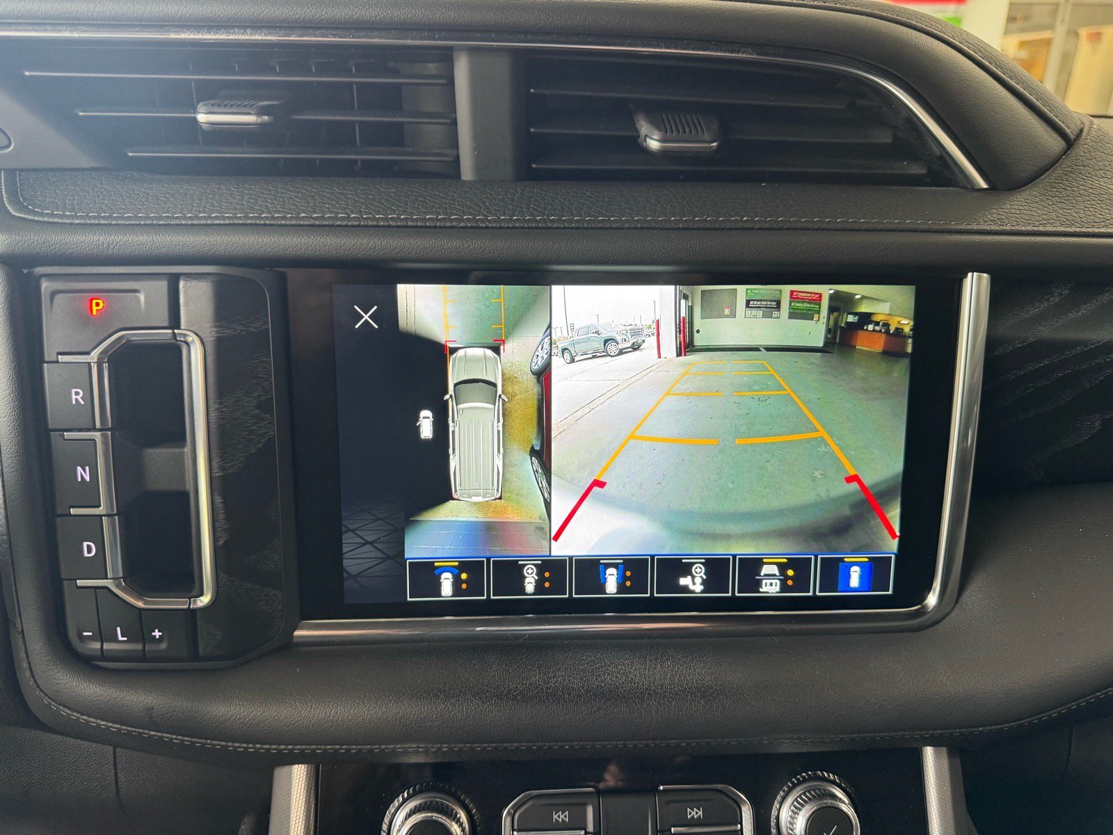 Used 2022 GMC Yukon XL Denali w/ Max Trailering Package AWD/4WD image 29