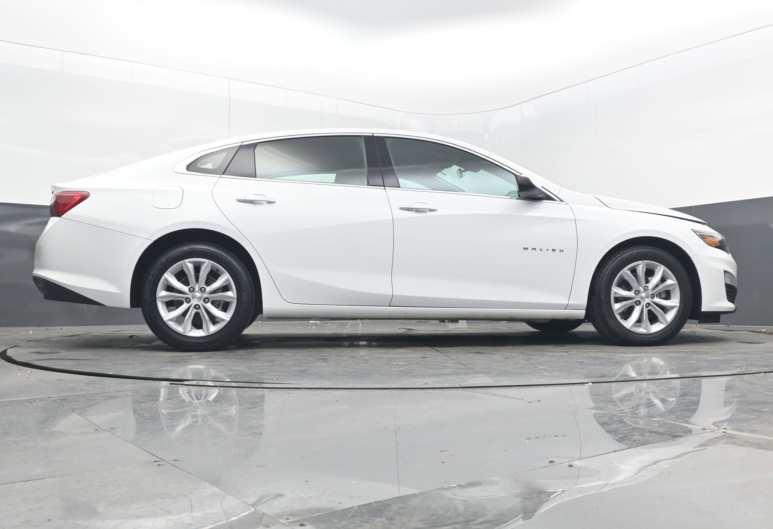 Used 2024 Chevrolet Malibu LT image 30