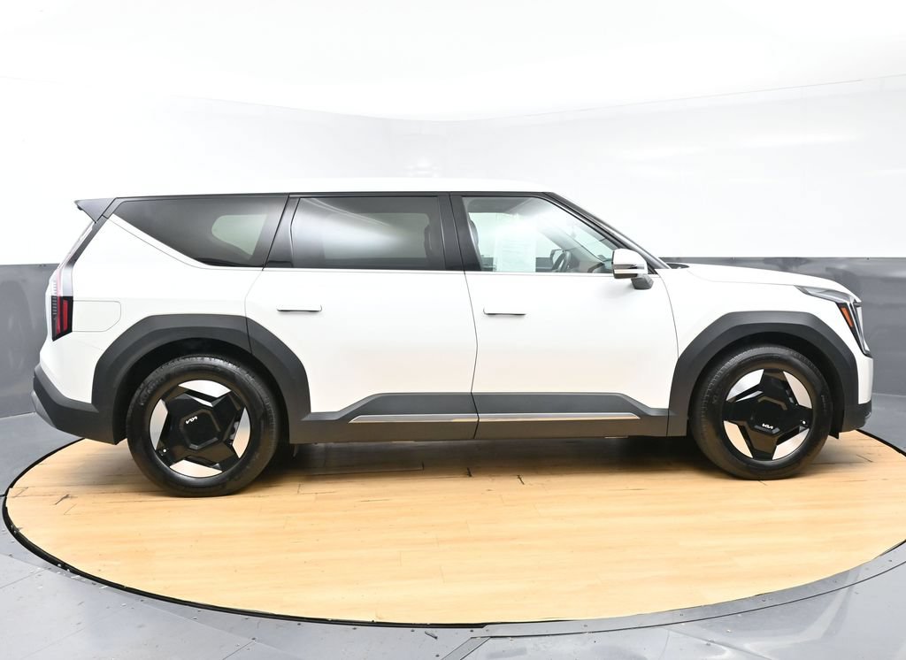 Used 2024 Kia EV9 Light RWD image 8
