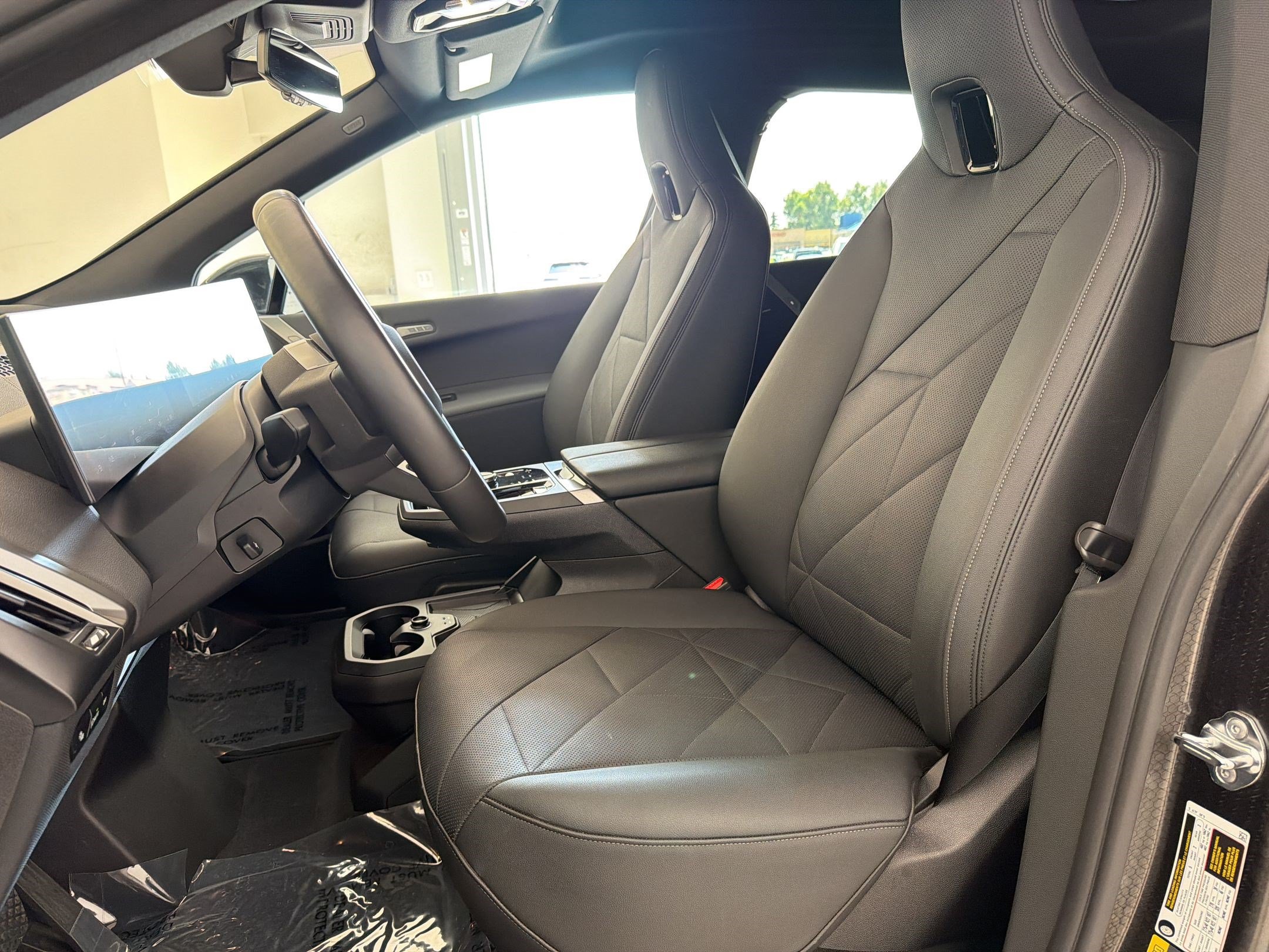 Used 2025 BMW iX xDrive50 w/ Premium Package AWD/4WD image 5