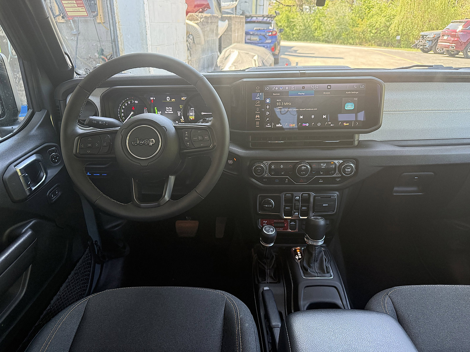 Used 2025 Jeep Wrangler Willys image 9