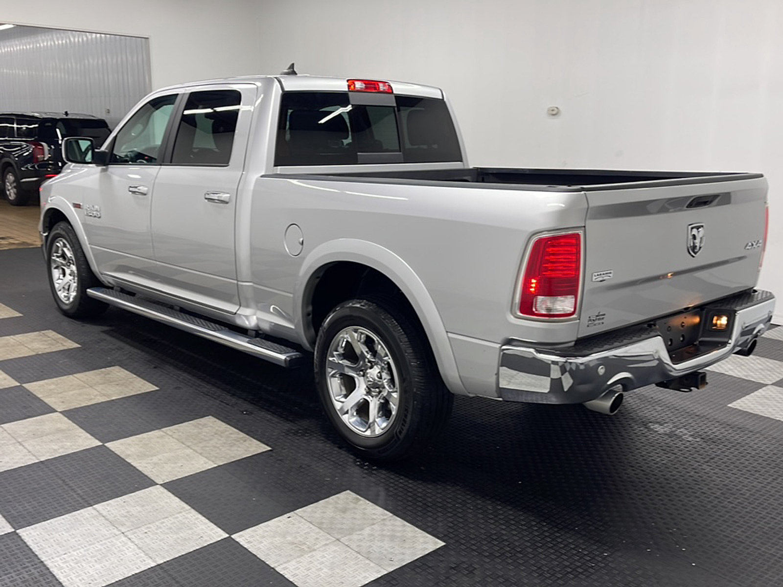 Used 2017 RAM 1500 Laramie w/ Convenience Group AWD/4WD image 17