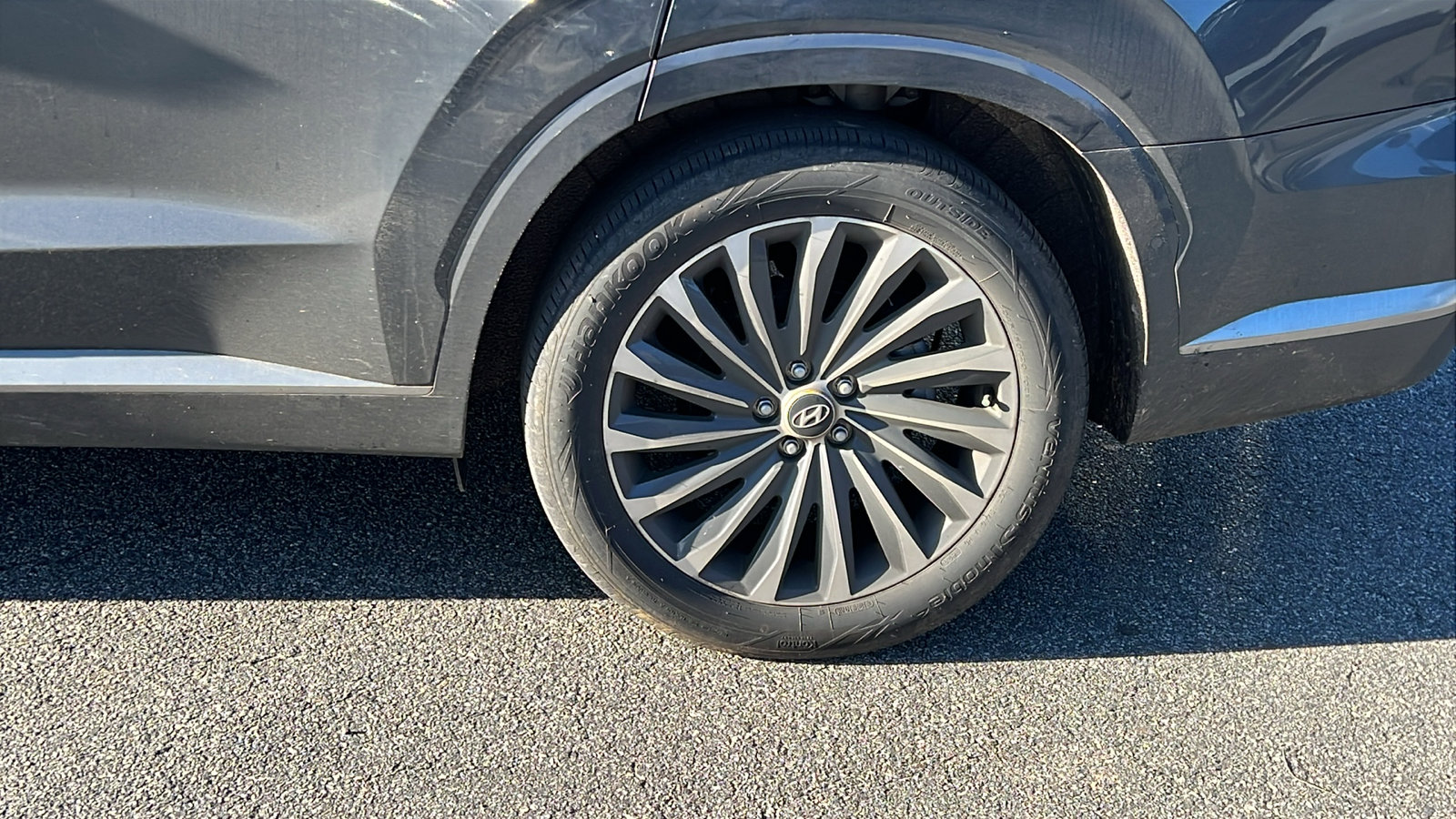 Used 2024 Hyundai Palisade Calligraphy image 12