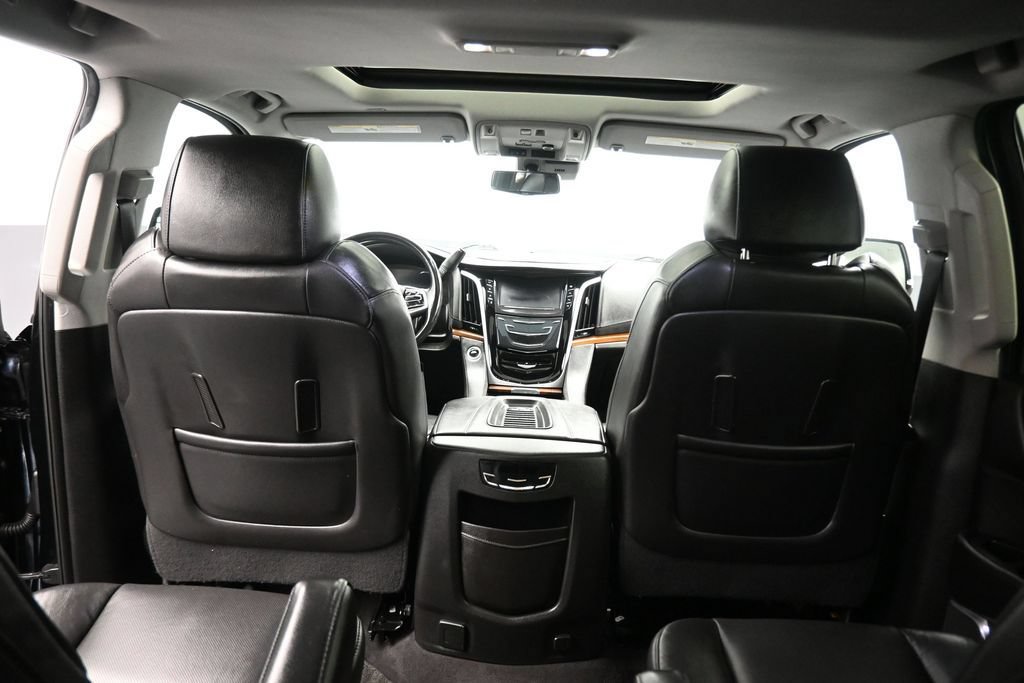 Used 2020 Cadillac Escalade Luxury w/ LPO, Radiant Package AWD/4WD image 44