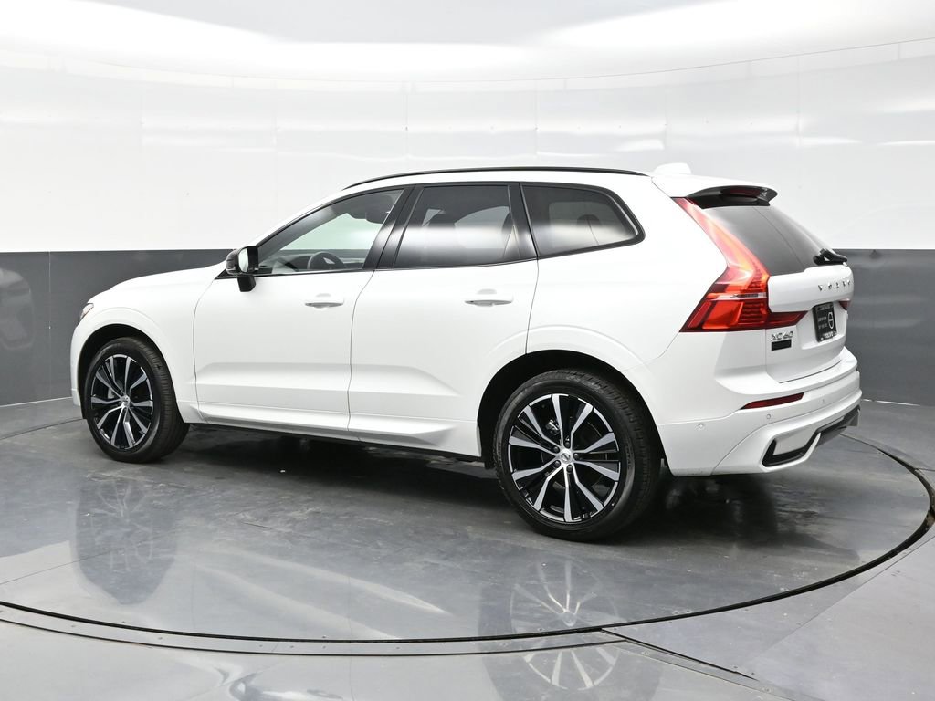 Used 2025 Volvo XC60 B5 Plus image 4