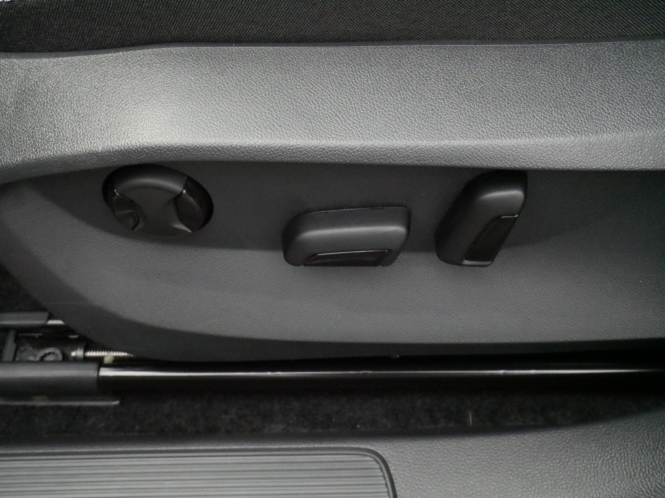 Certified 2025 Volkswagen Taos SE AWD/4WD image 20