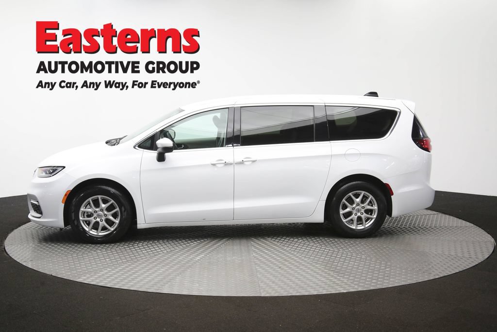 Used 2023 Chrysler Pacifica Touring-L FWD image 60