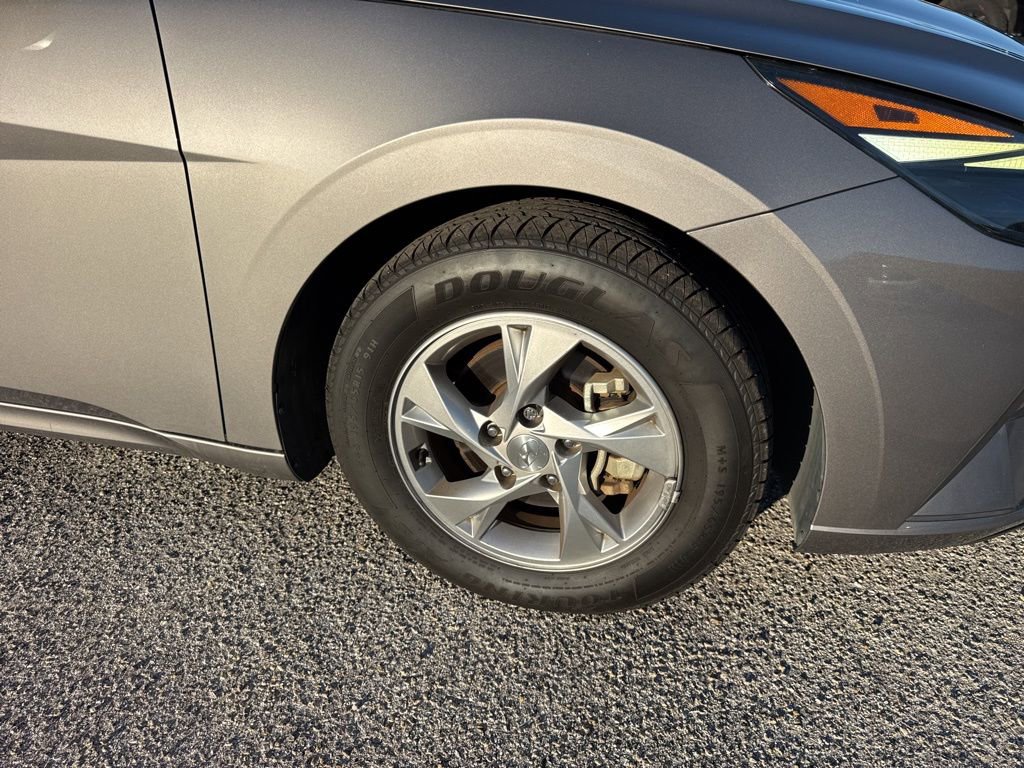 Used 2021 Hyundai Elantra SE image 9