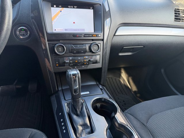 Used 2017 Ford Explorer XLT w/ Equipment Group 201A FWD image 12