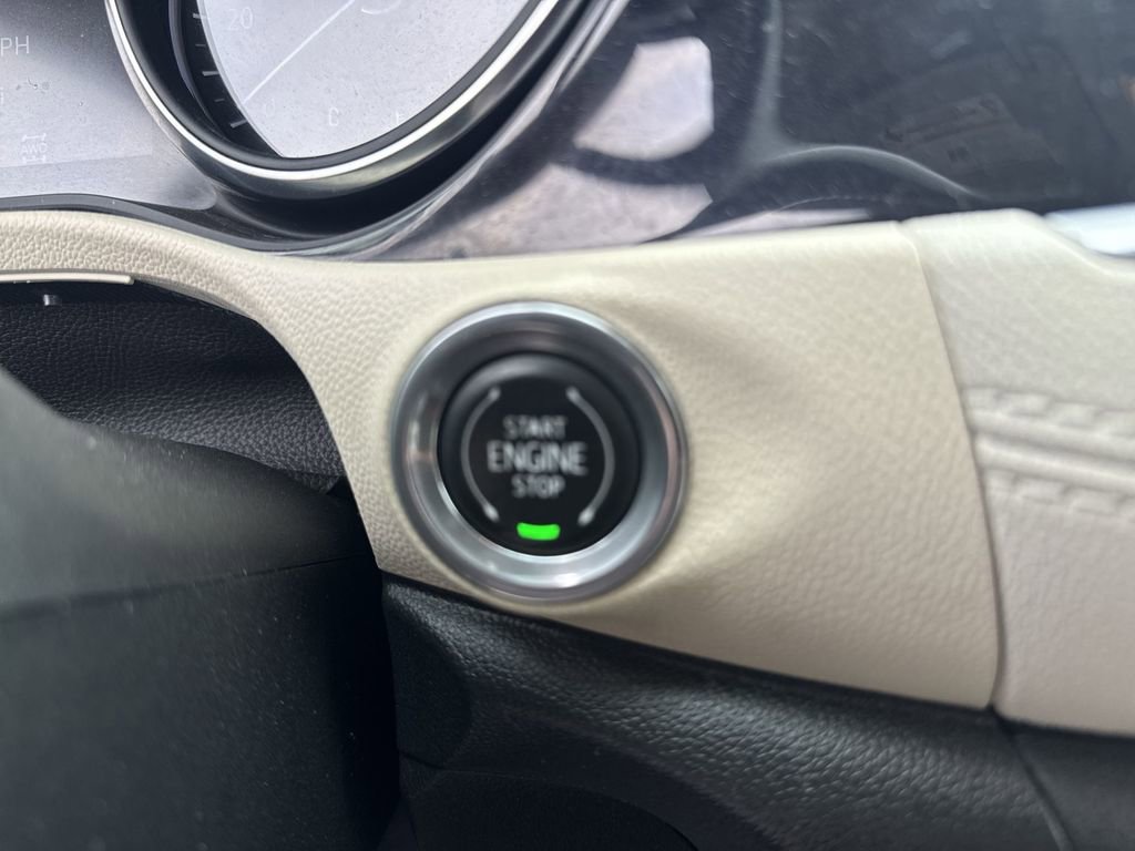 Certified 2020 Buick Encore GX Preferred w/ Sport Touring Package image 22