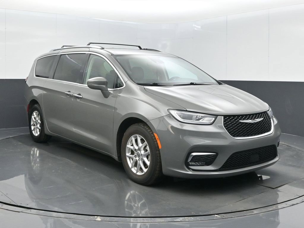 Used 2021 Chrysler Pacifica Touring-L image 2