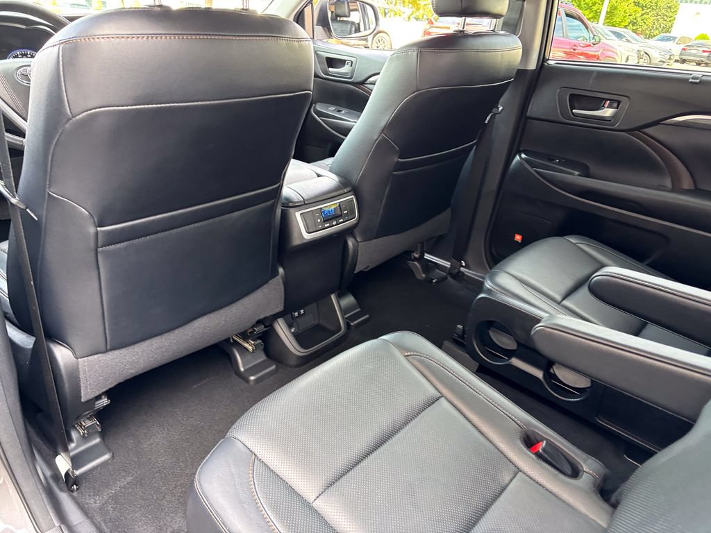Used 2017 Toyota Highlander Limited AWD/4WD image 46