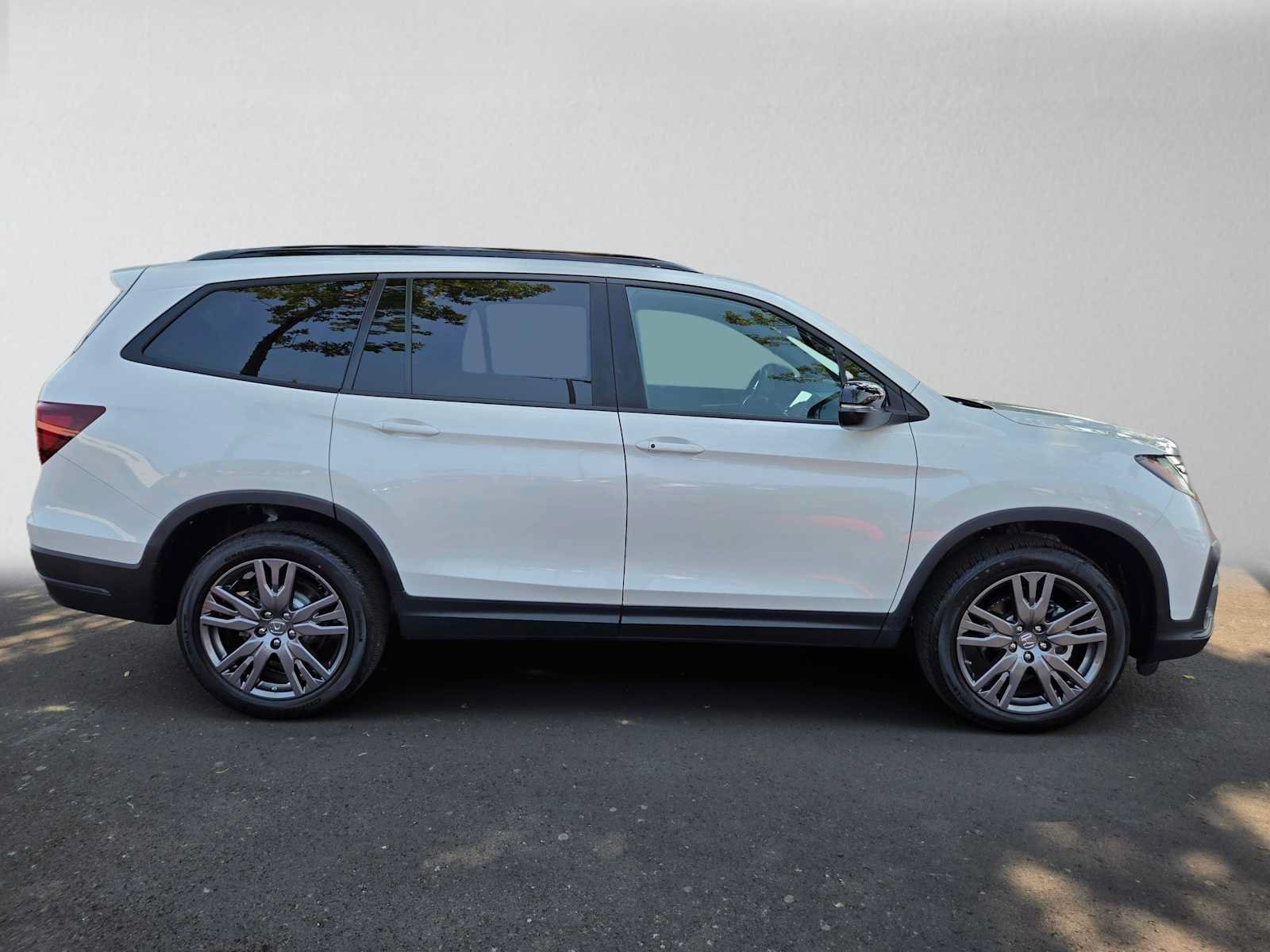 Used 2022 Honda Pilot Sport image 2