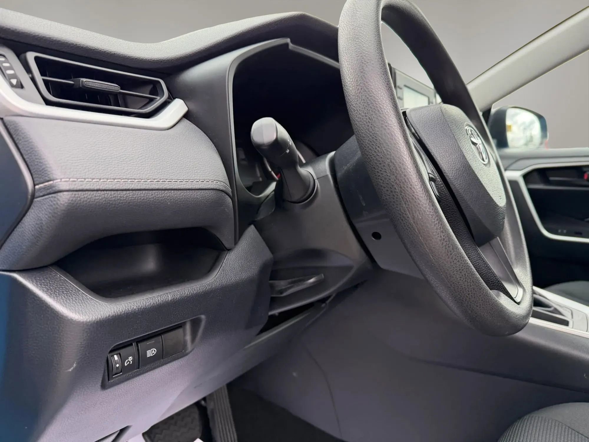 Used 2020 Toyota RAV4 LE w/ Carpet Mat Package FWD image 18