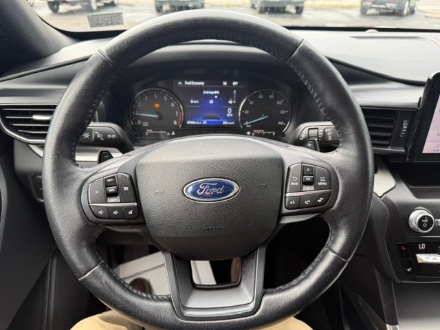Used 2020 Ford Explorer XLT w/ Equipment Group 202A AWD/4WD image 12