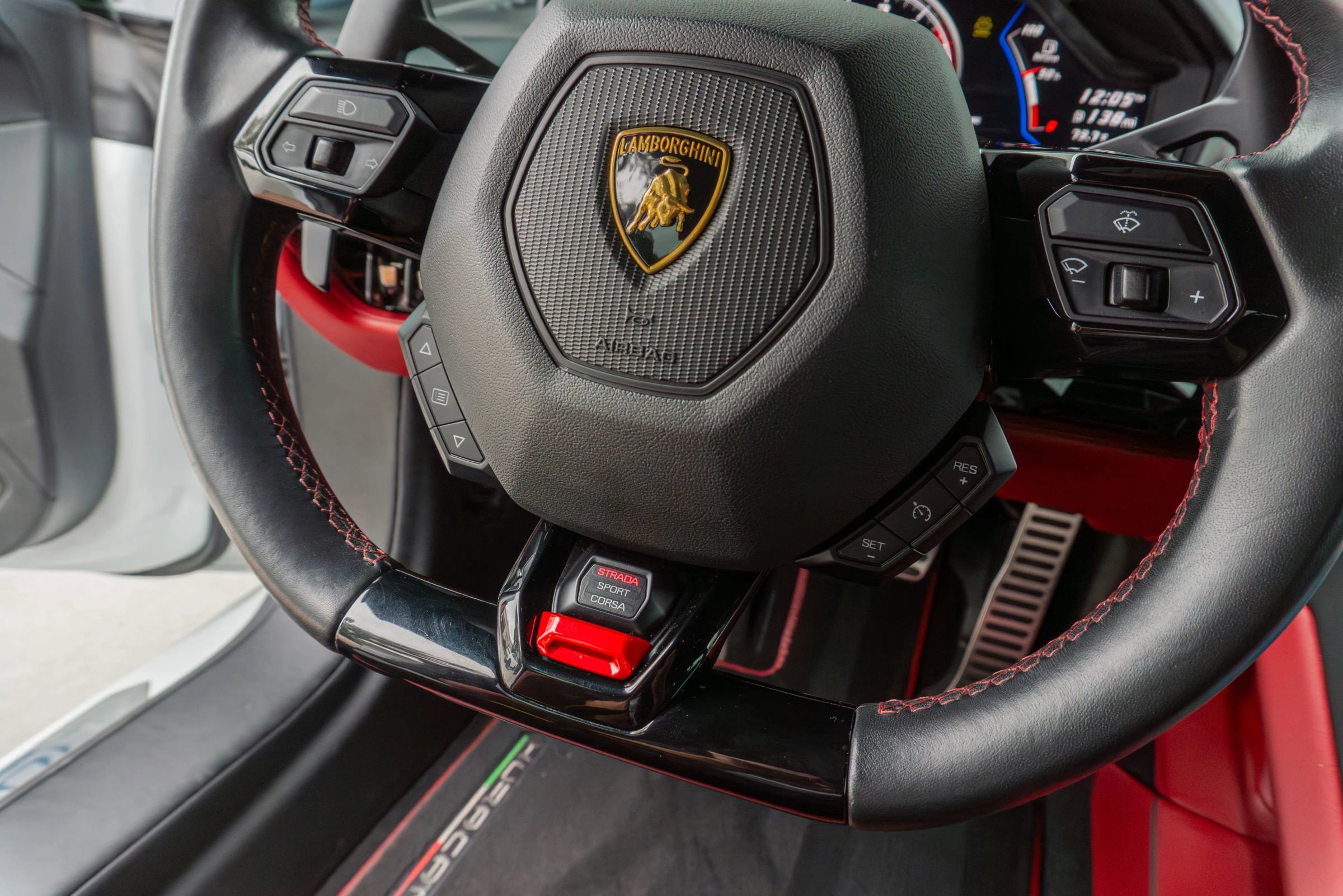 Used 2020 Lamborghini Huracan EVO image 56