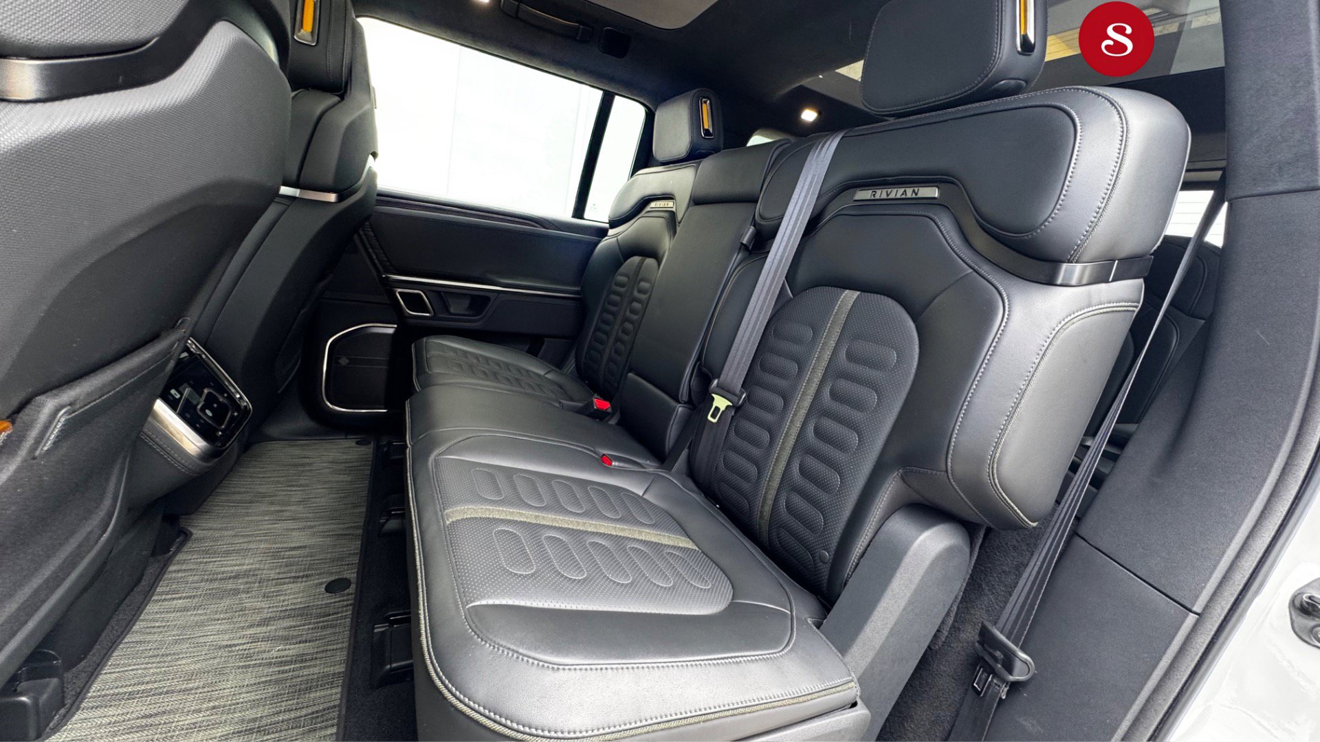 Used 2024 Rivian R1S Adventure AWD/4WD image 22