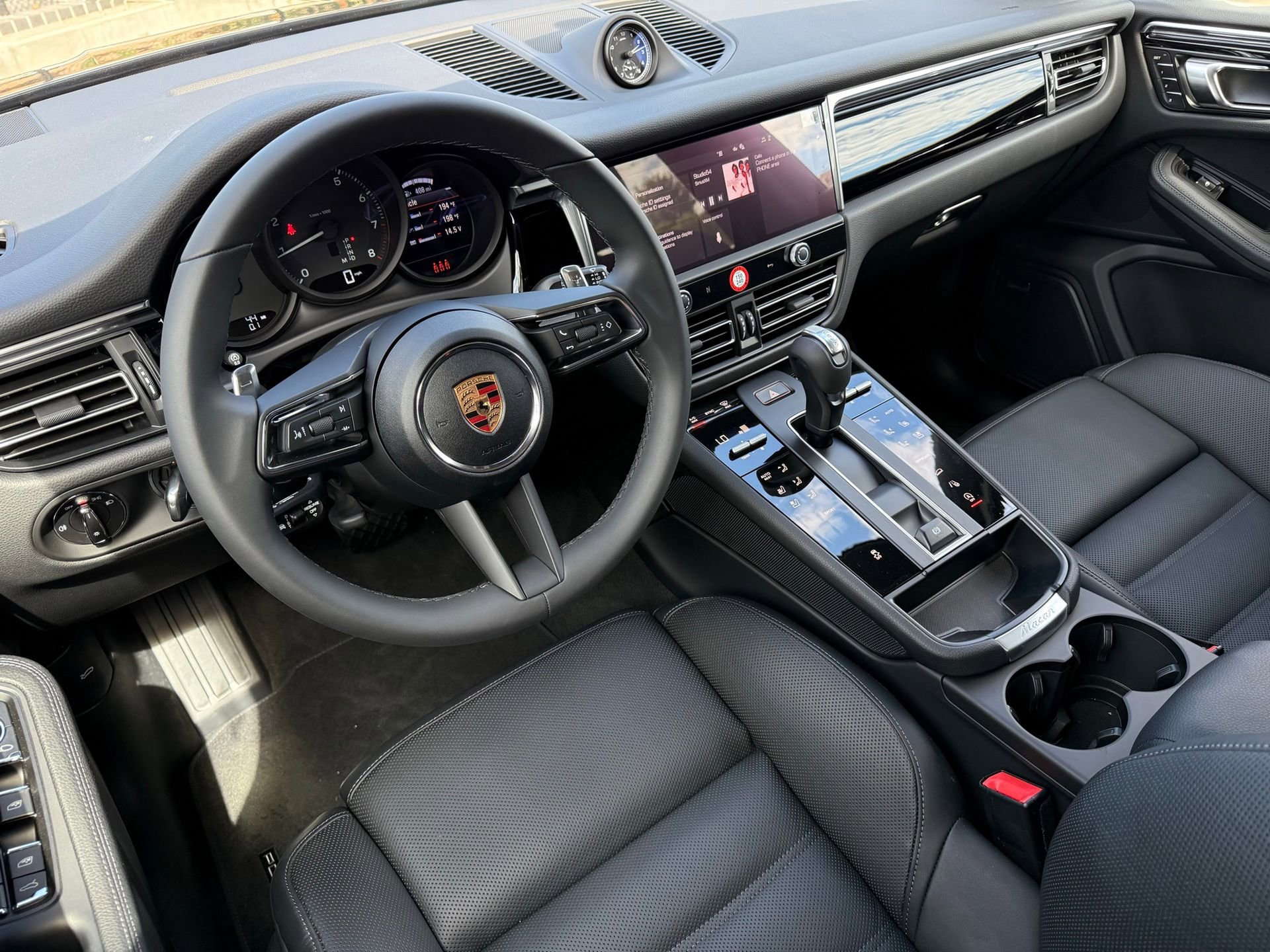 Used 2025 Porsche Macan AWD/4WD image 4