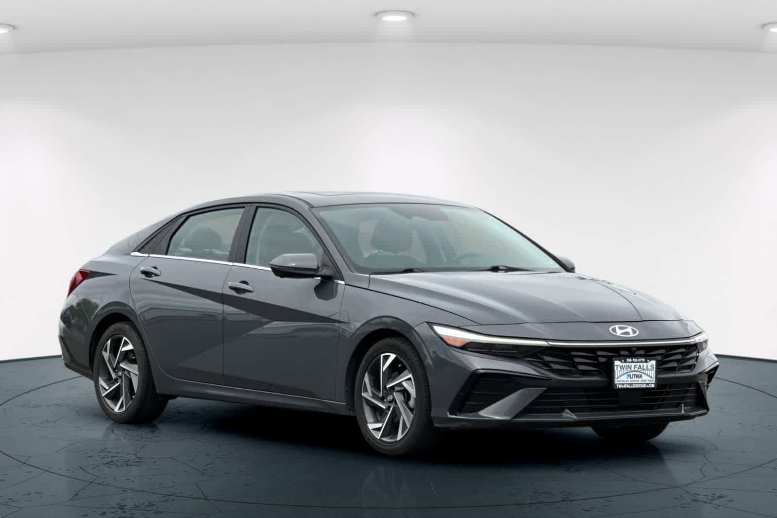 Used 2024 Hyundai Elantra Limited FWD image 5