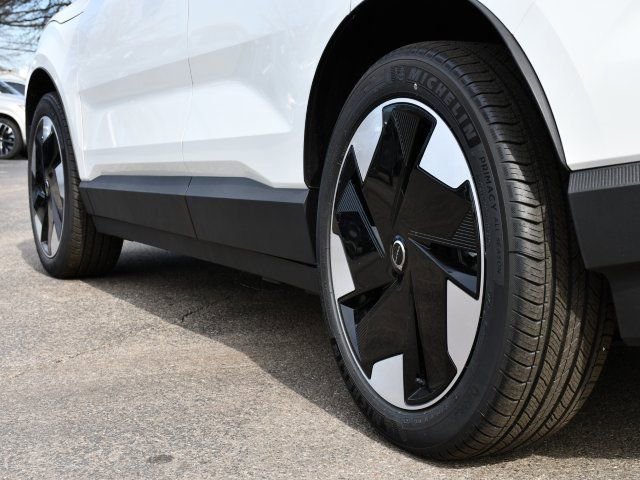 New 2026 Volvo EX30 Plus w/ Protection Package Premier image 9