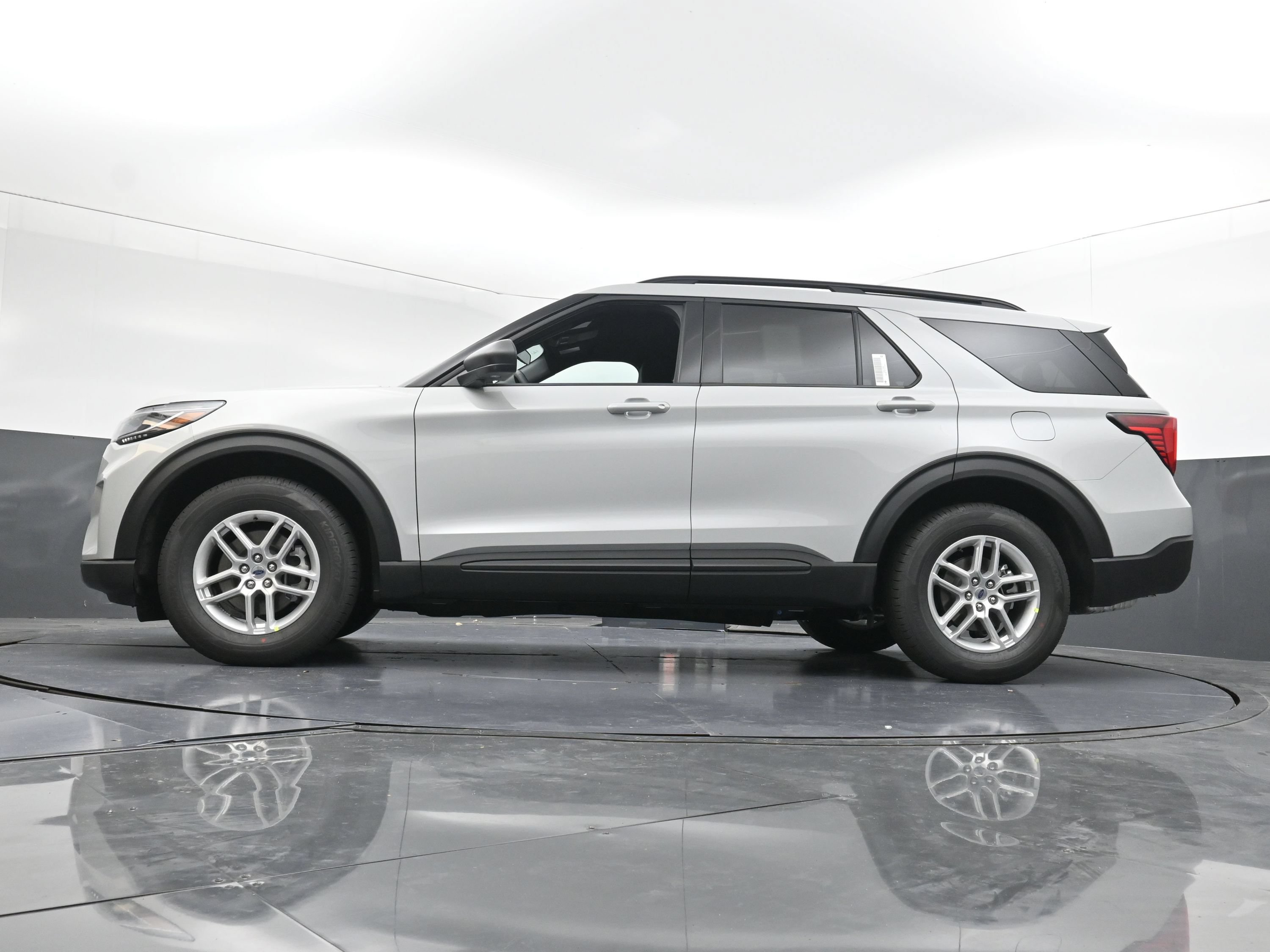 New 2027 Ford Explorer Active RWD image 13