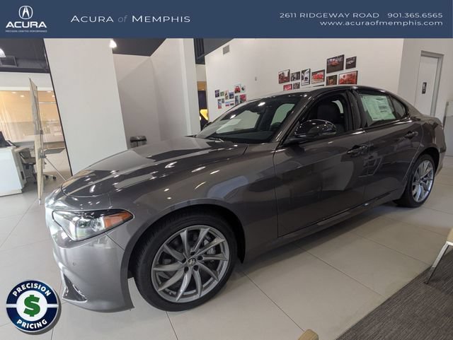 Used 2025 Alfa Romeo Giulia AWD w/ Driving Assist Package image 3