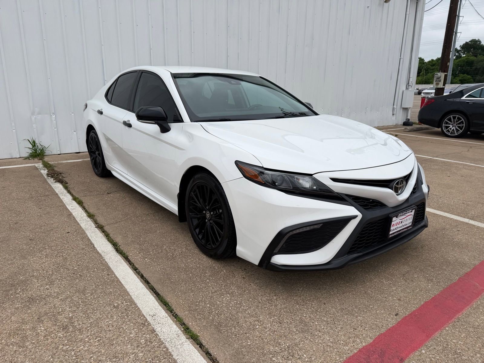 Used 2022 Toyota Camry SE FWD image 9