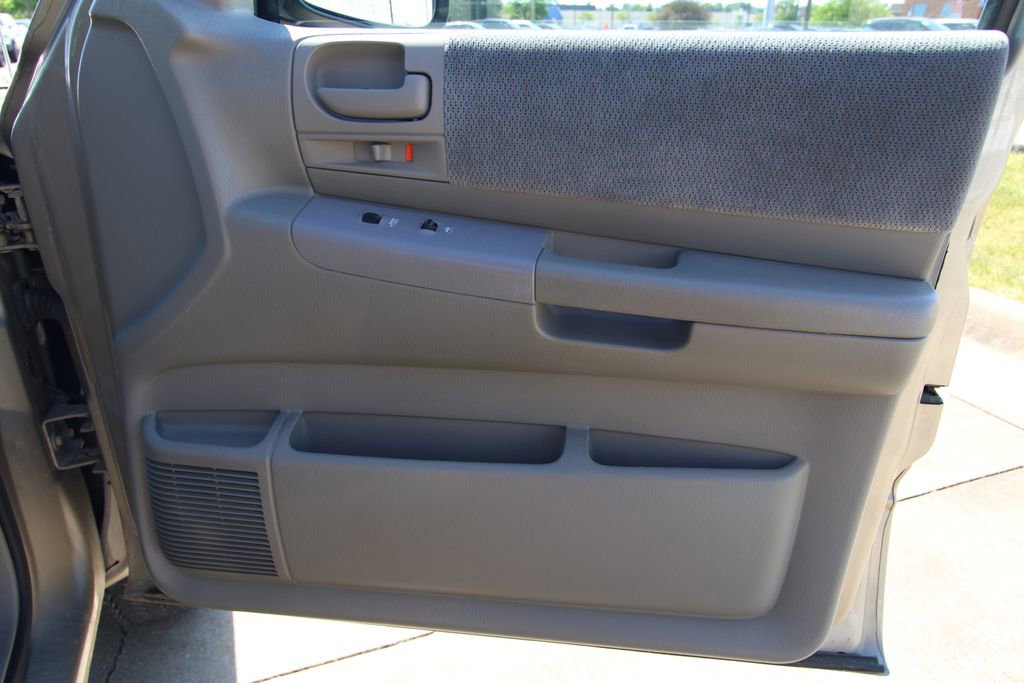 Used 2004 Dodge Dakota SLT w/ Deluxe Convenience Group AWD/4WD image 30