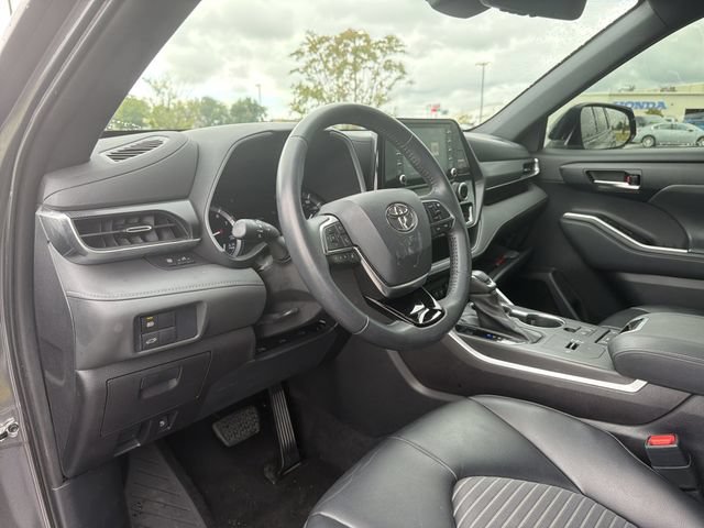 Used 2021 Toyota Highlander XSE FWD image 10