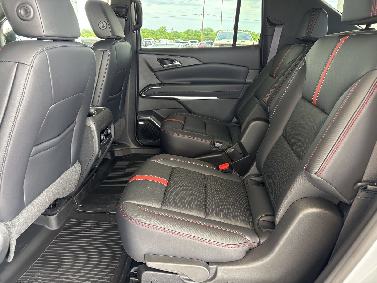 New 2026 Chevrolet Traverse RS w/ LPO, Floor Liner Package FWD image 17