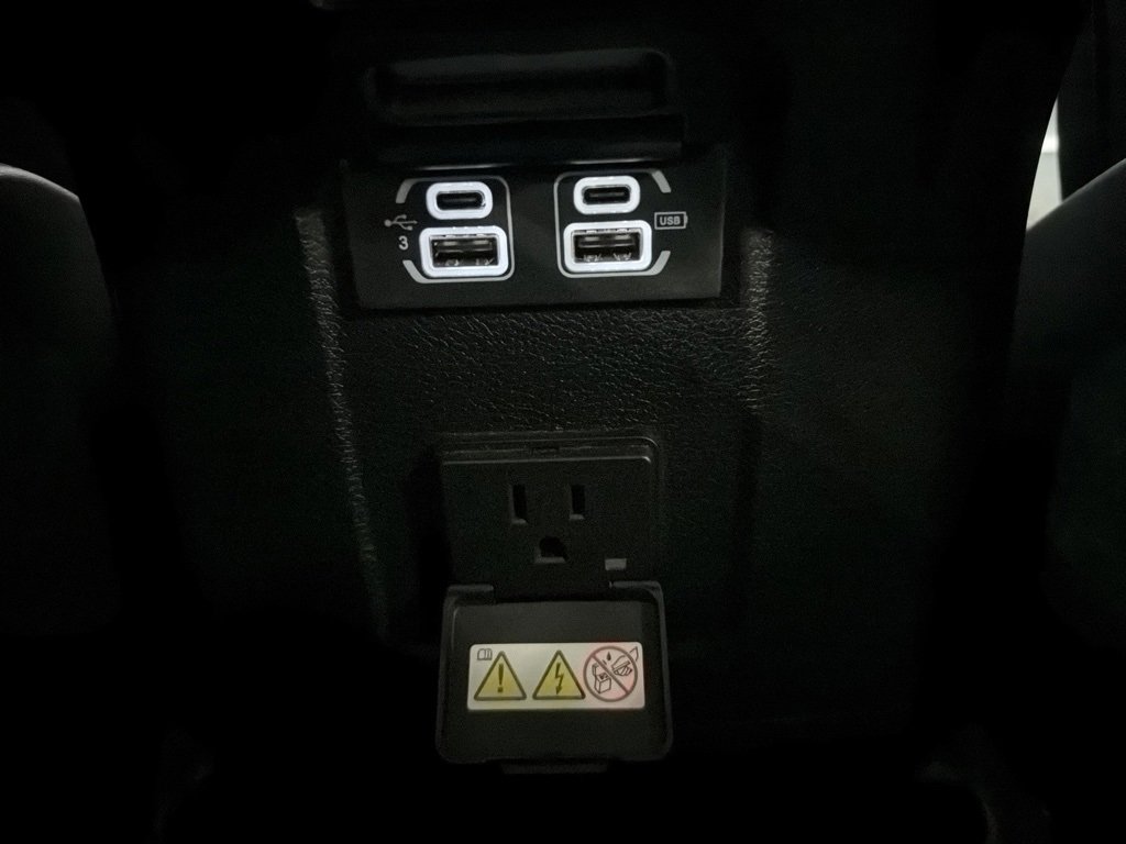 Used 2018 Jeep Wrangler Unlimited Sahara image 32