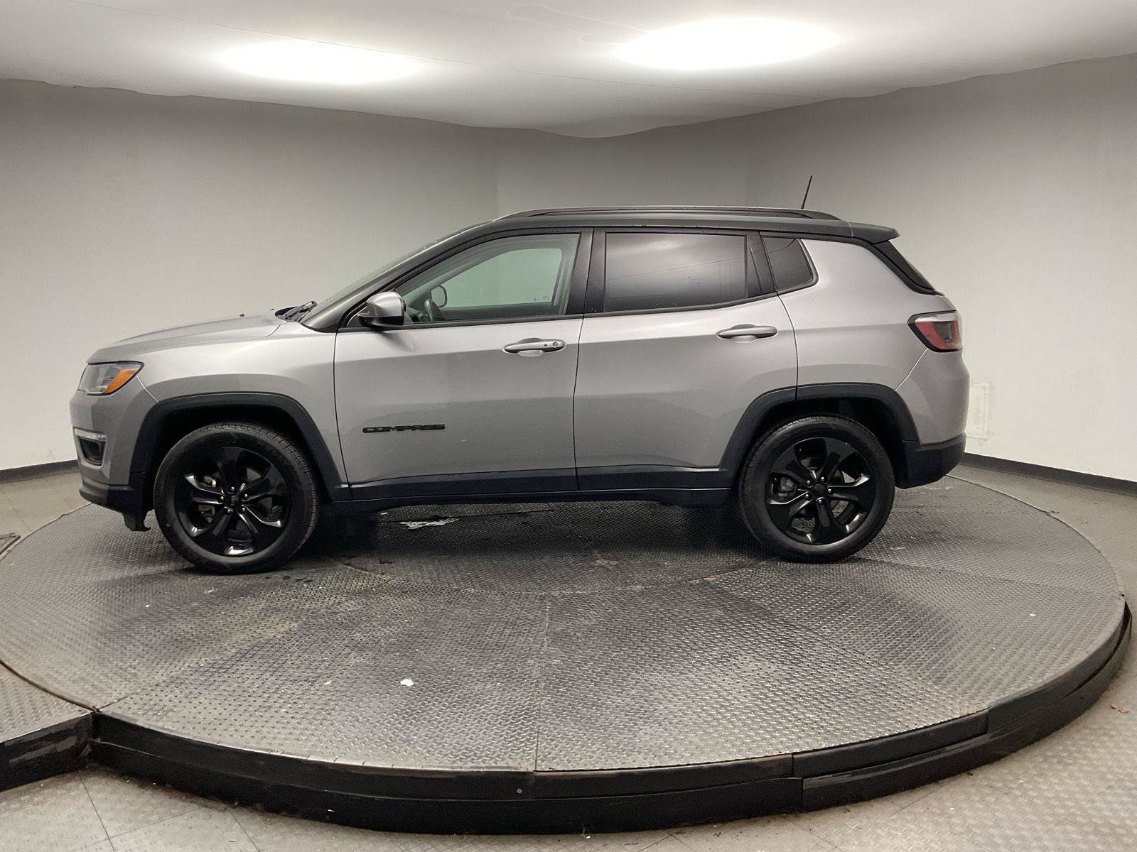 Used 2019 Jeep Compass Latitude FWD image 4