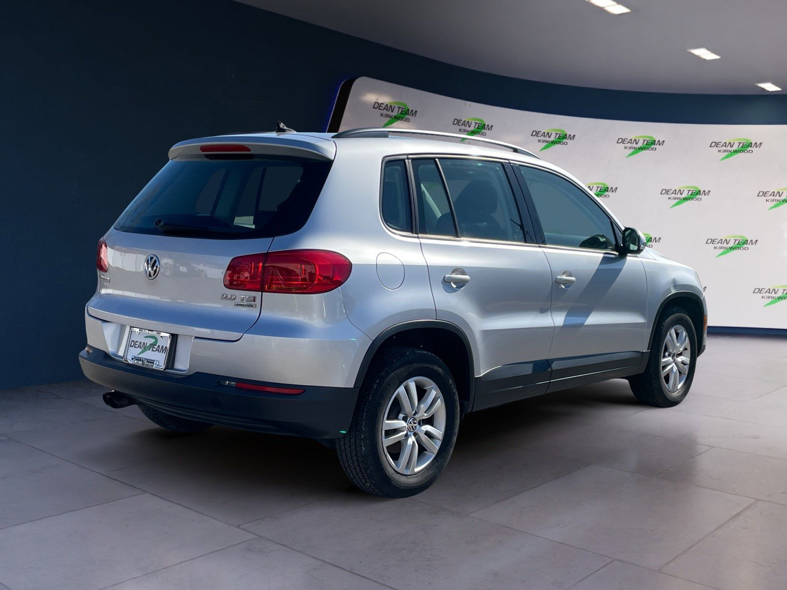Used 2015 Volkswagen Tiguan S image 6