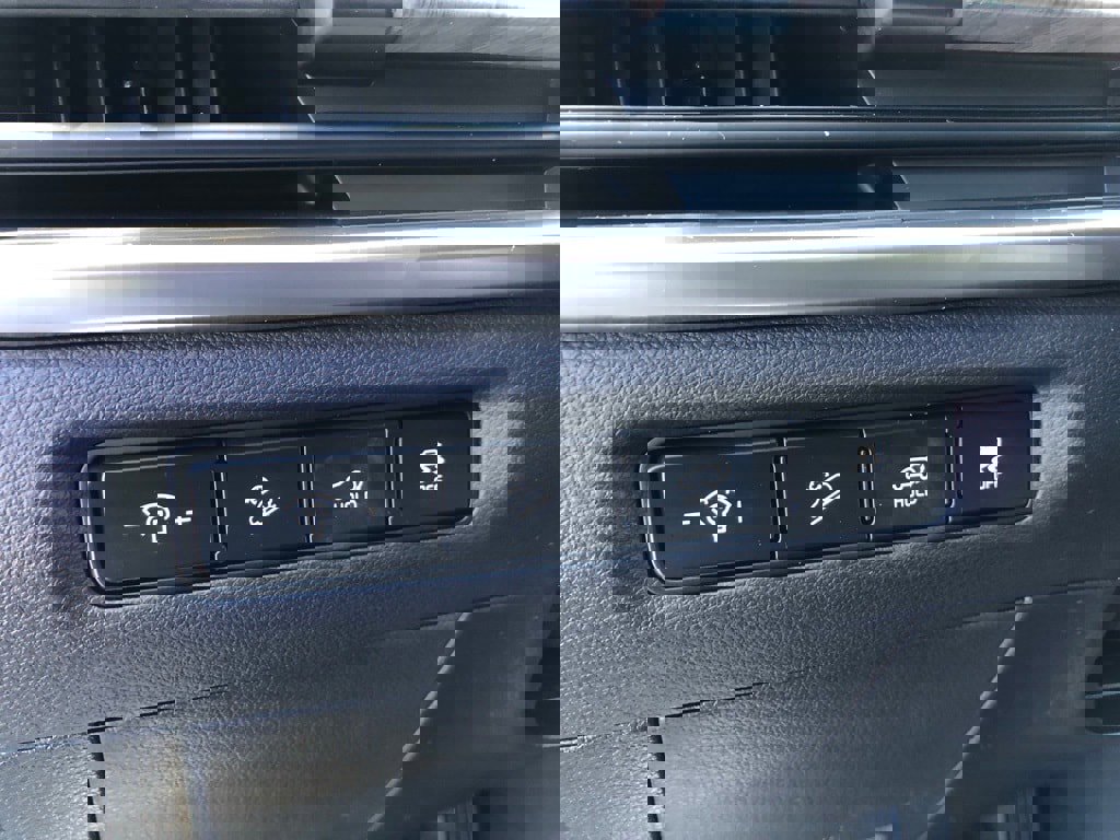 Used 2024 Kia Telluride EX w/ EX Captain's Chair Package image 13