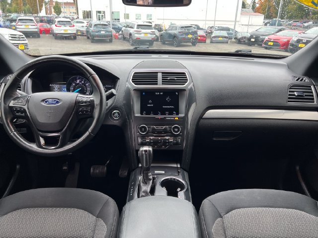 Used 2018 Ford Explorer XLT w/ Equipment Group 201A AWD/4WD image 11