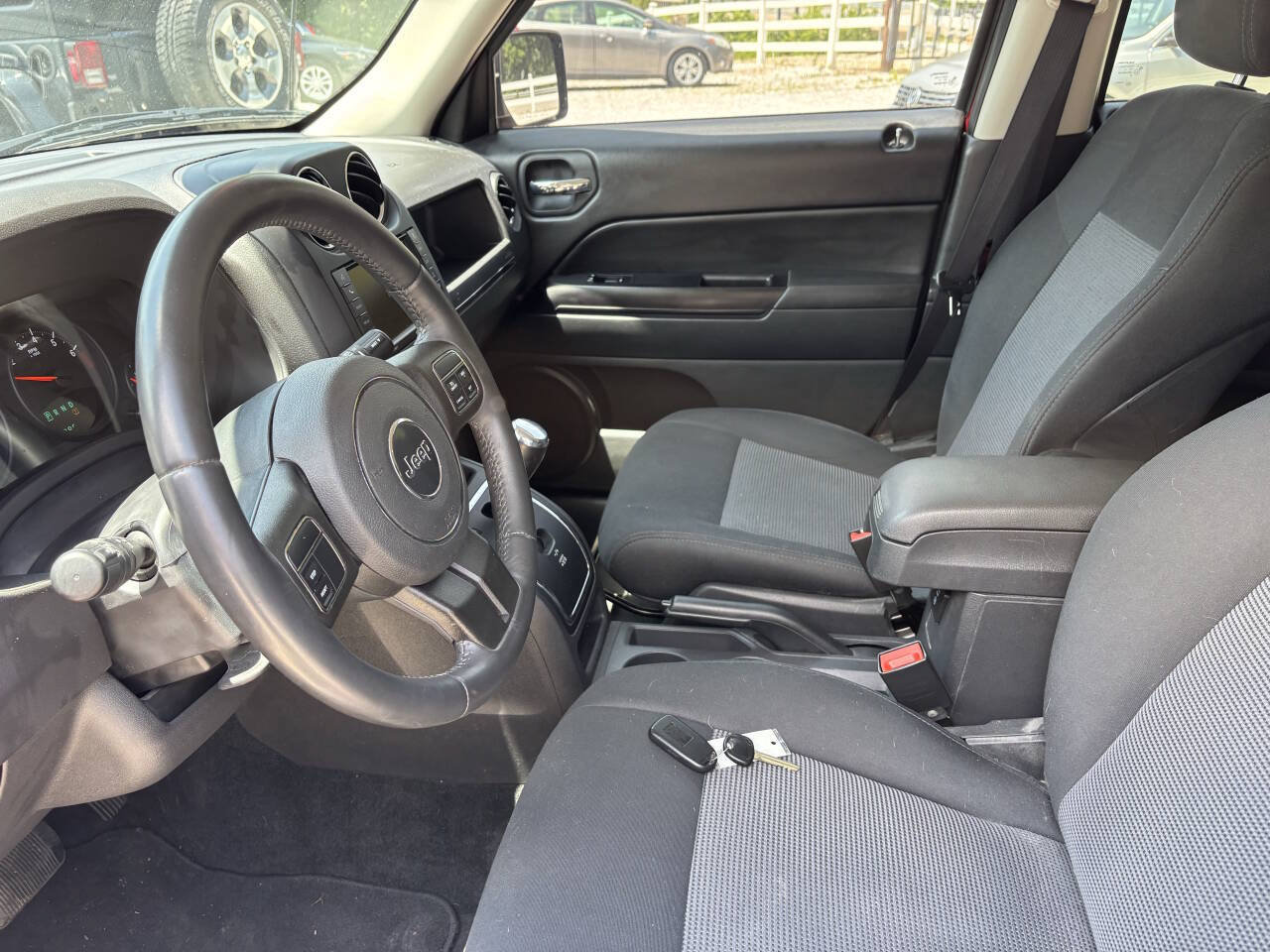 Used 2013 Jeep Patriot Latitude AWD/4WD image 5