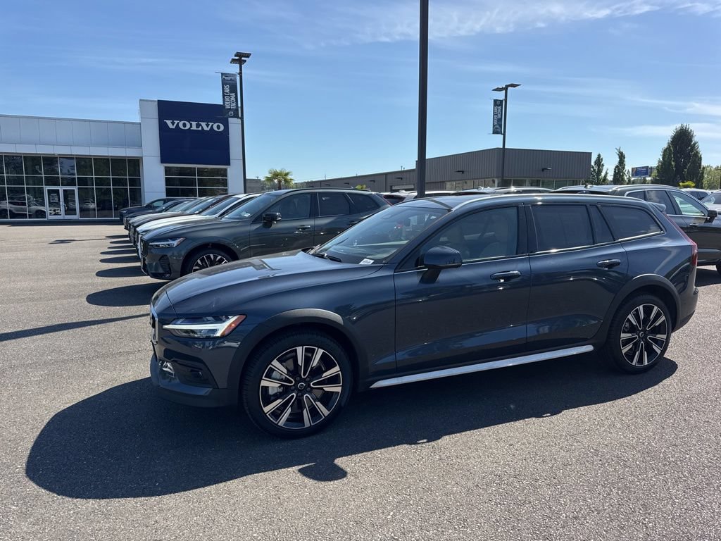 Used 2026 Volvo V60 B5 Cross Country Ultra AWD/4WD image 1
