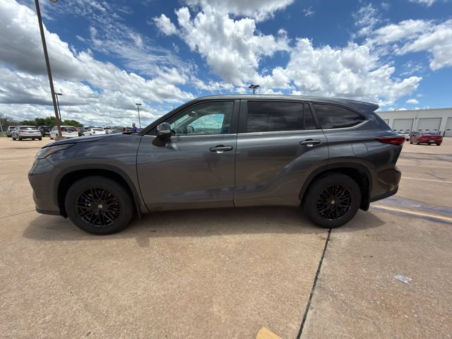 Used 2023 Toyota Highlander LE FWD image 10