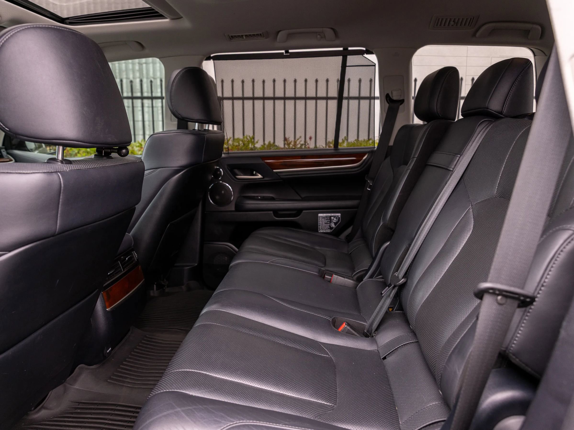 Used 2021 Lexus LX 570 4WD w/ Luxury Package image 23