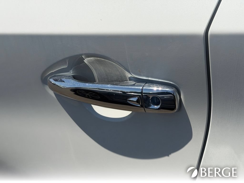 Used 2016 Nissan Murano Platinum w/ Platinum Technology Package FWD image 11