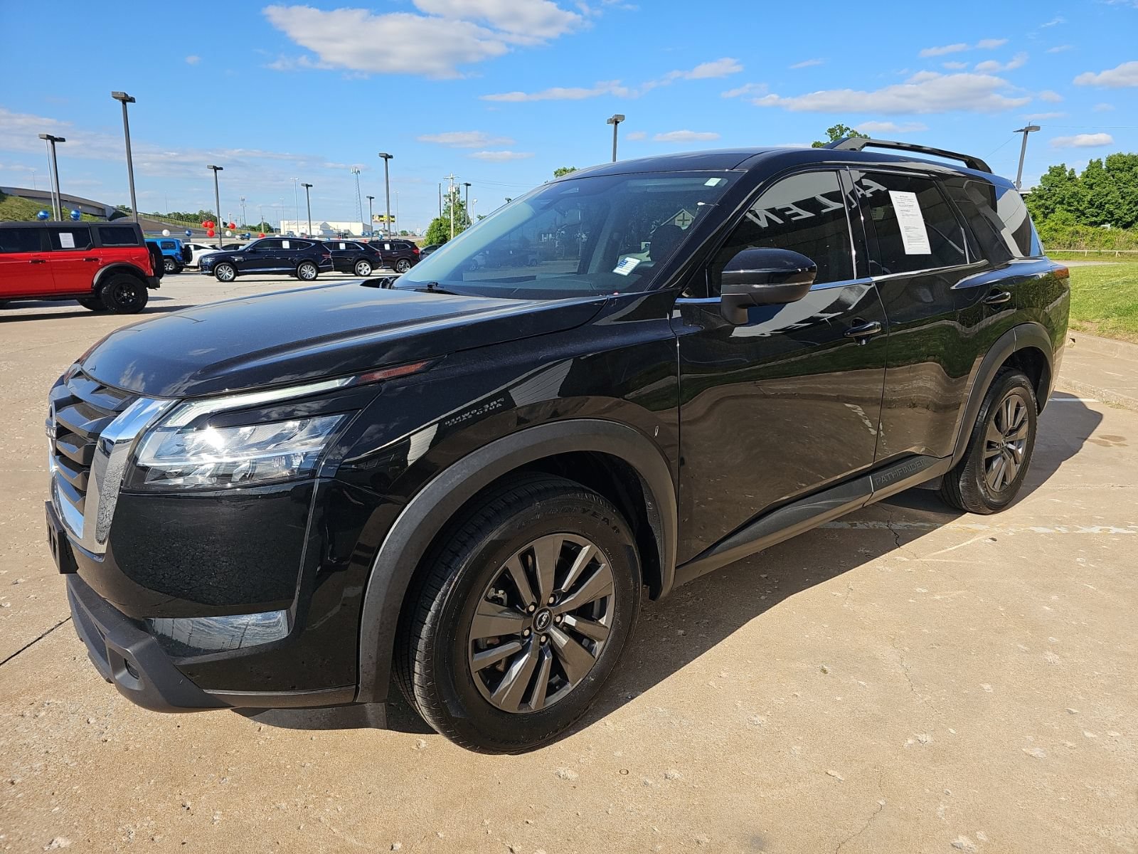 Used 2022 Nissan Pathfinder SV AWD/4WD image 7