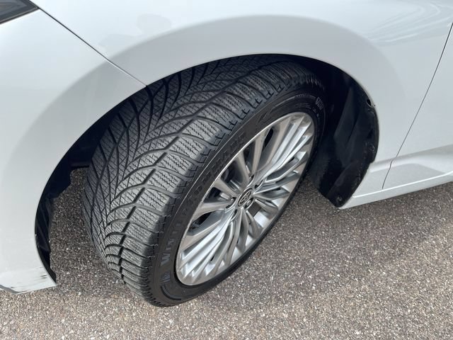 Certified 2020 Toyota Avalon Limited w/ Advanced Safety Package FWD image 10