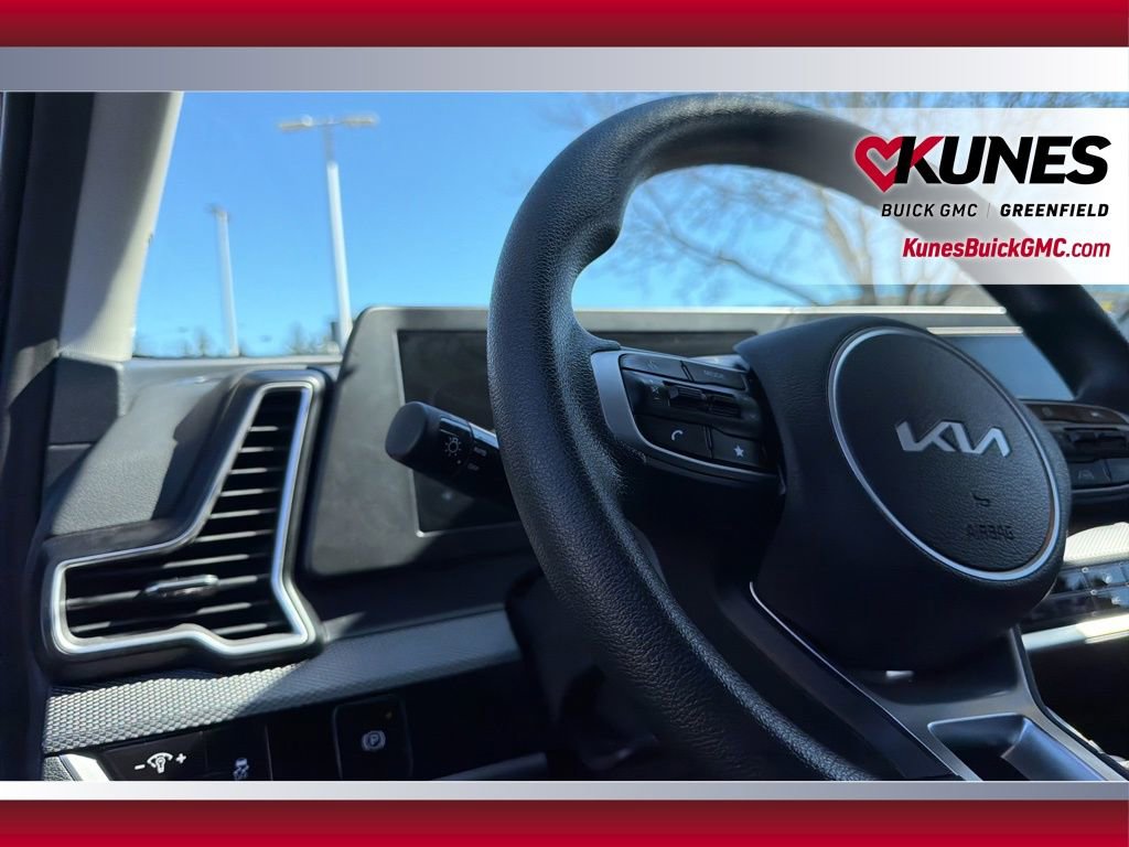 Used 2025 Kia Sportage LX image 17