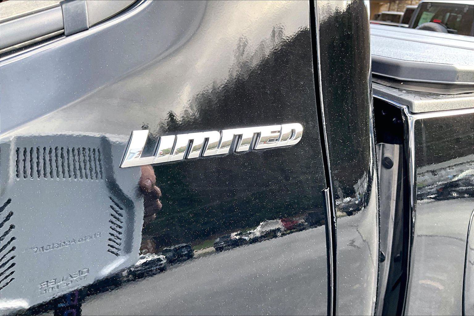 Used 2023 Toyota Tacoma Limited image 9