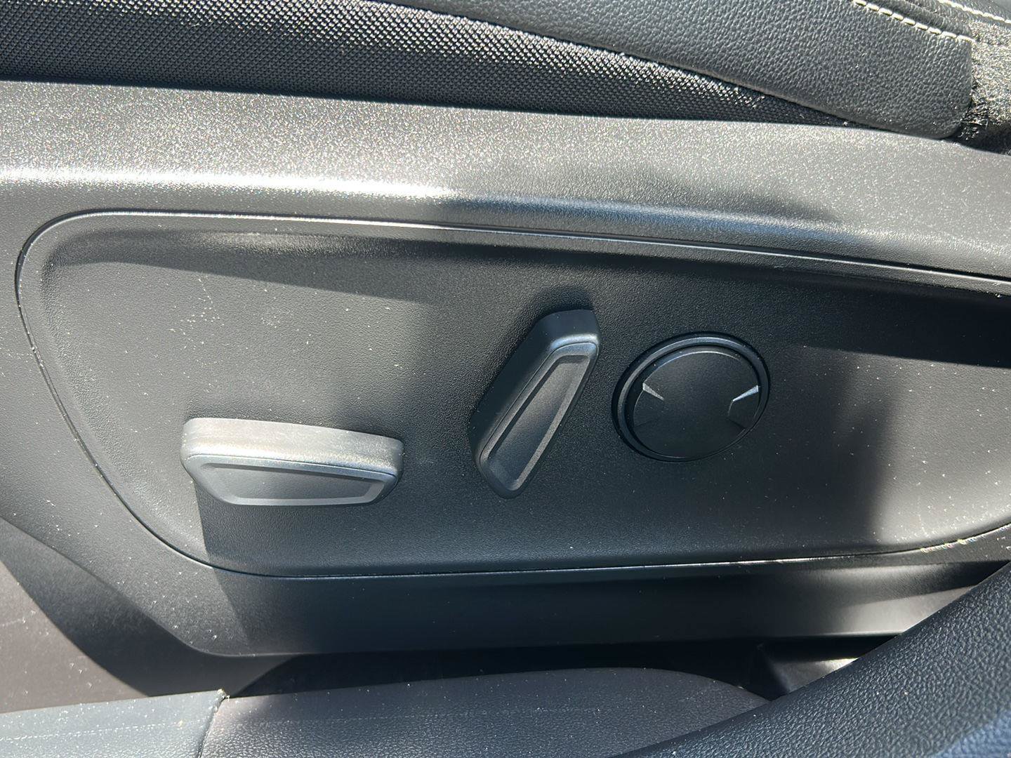 Used 2023 Ford Escape SE w/ PHEV Premium Package FWD image 18