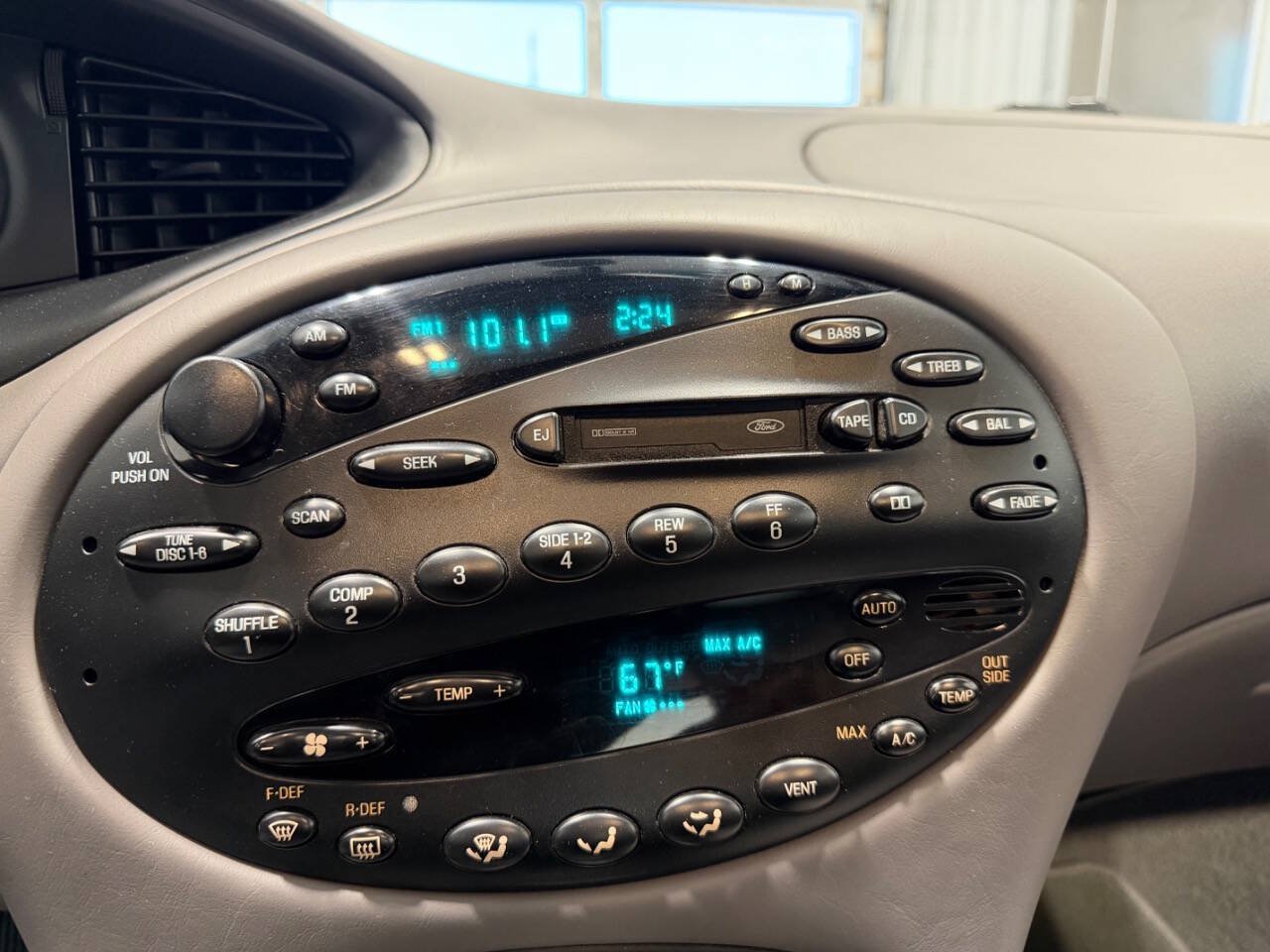 Used 1997 Ford Taurus SHO FWD image 23
